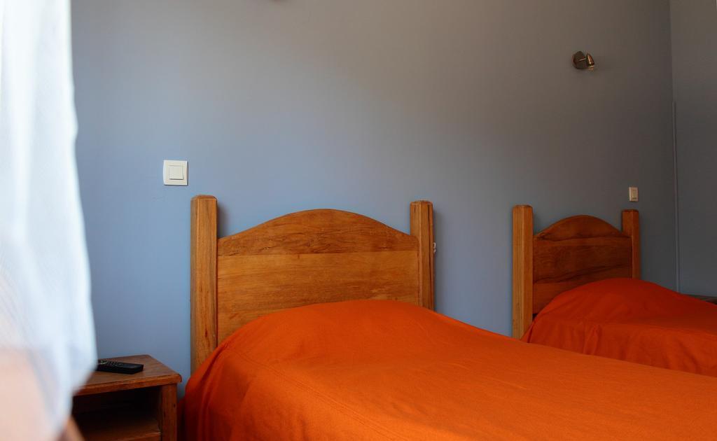 Hotel Le Couloubrier Le Muy Habitación foto