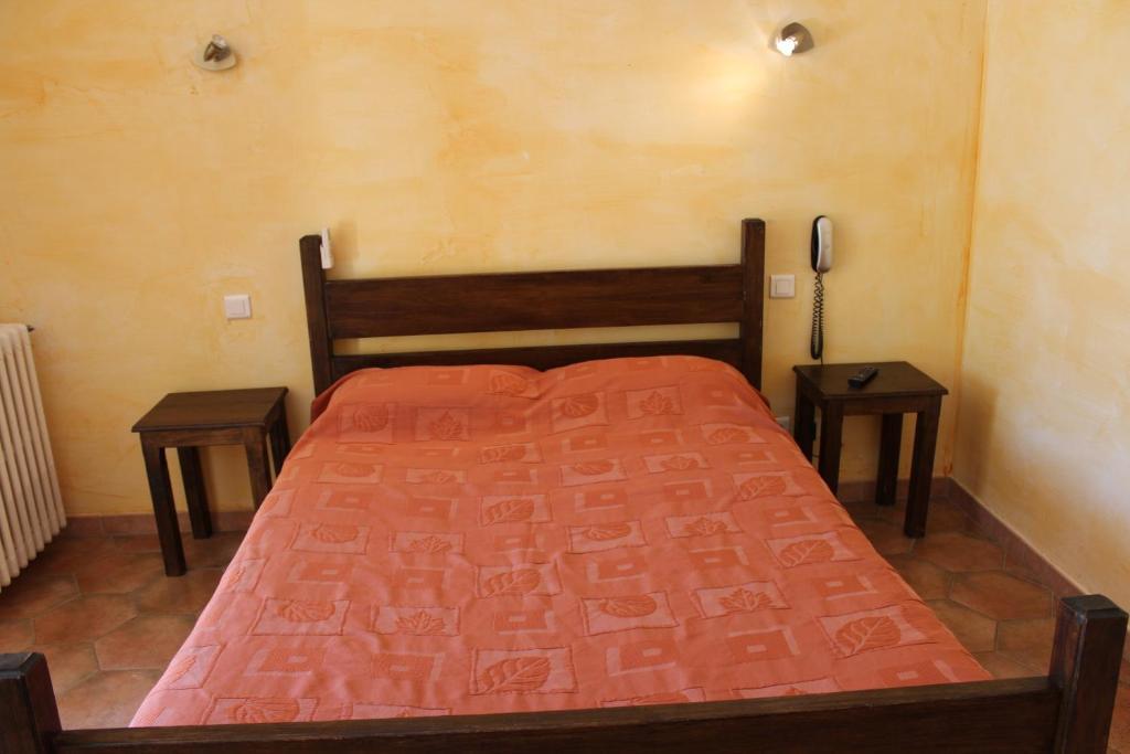 Hotel Le Couloubrier Le Muy Habitación foto