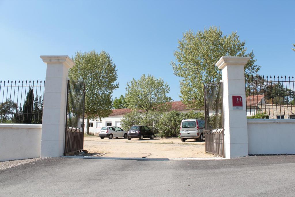 Hotel Le Couloubrier Le Muy Exterior foto