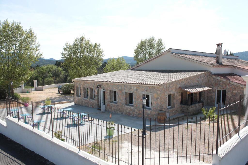 Hotel Le Couloubrier Le Muy Exterior foto