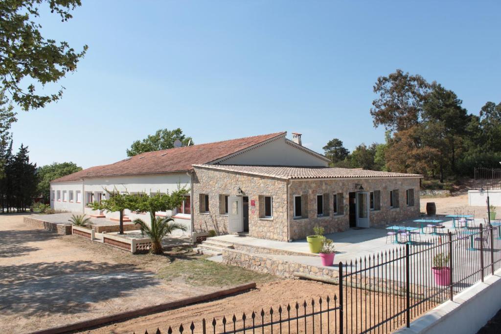 Hotel Le Couloubrier Le Muy Exterior foto