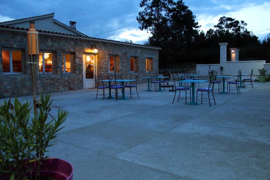 Hotel Le Couloubrier Le Muy Exterior foto