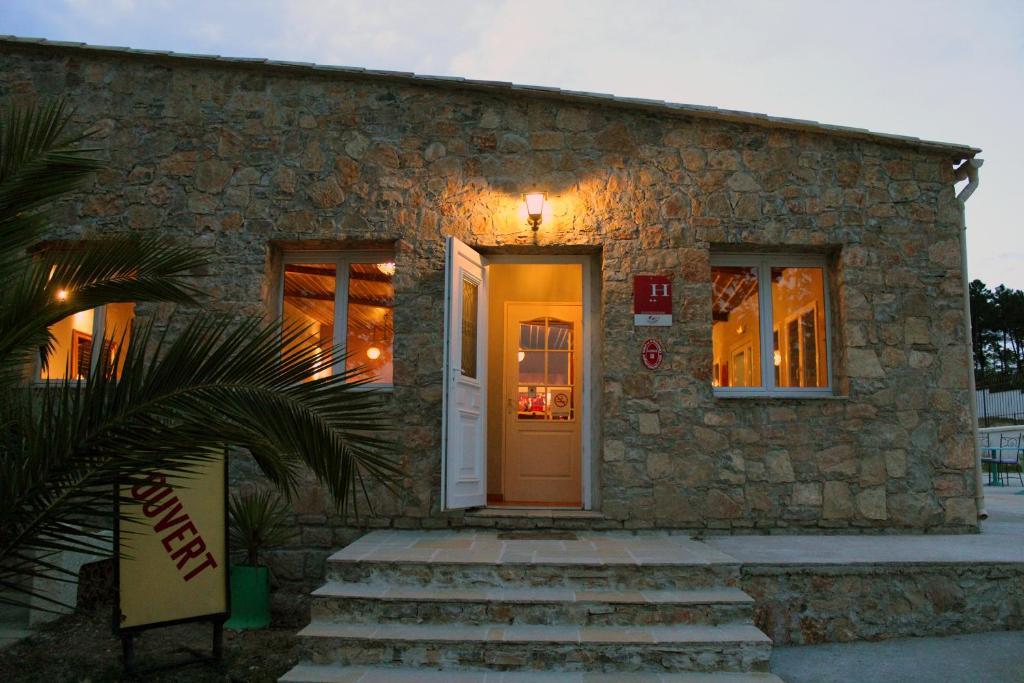 Hotel Le Couloubrier Le Muy Exterior foto
