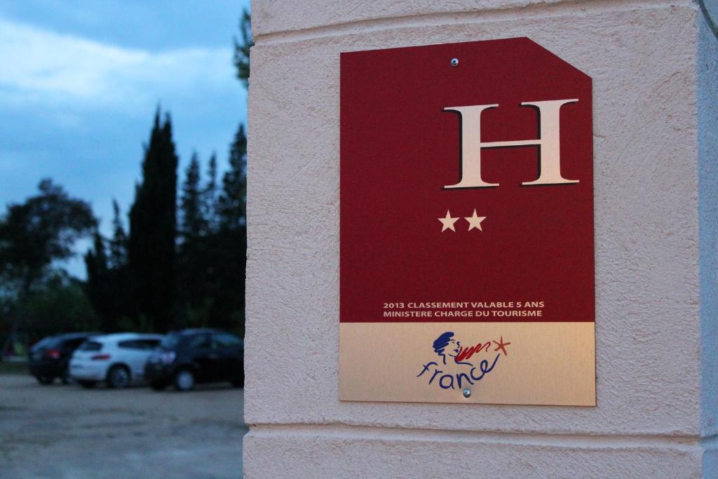 Hotel Le Couloubrier Le Muy Exterior foto